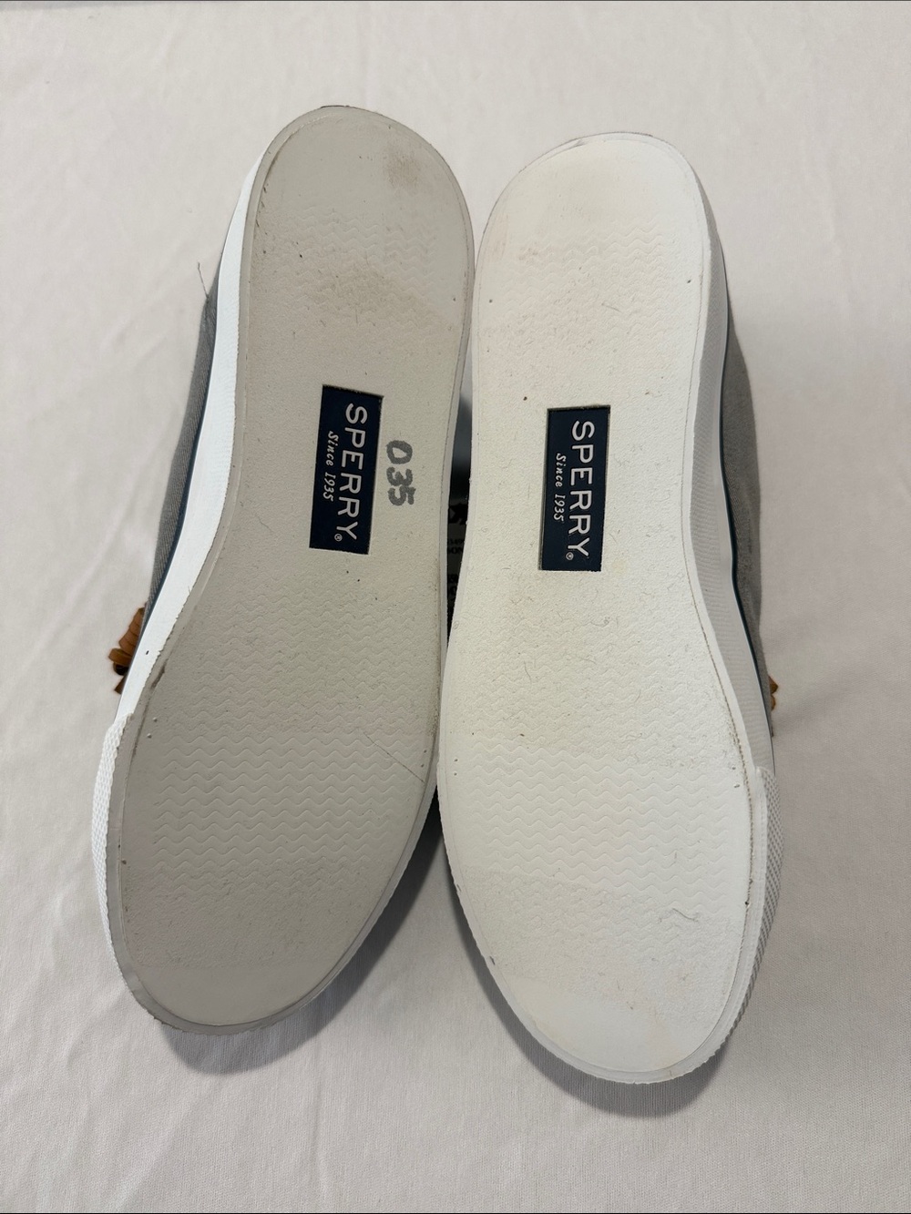 NEW Sperry Gray Canvas Low-Top Sneakers with Tan Laces - Picture 3 of 10